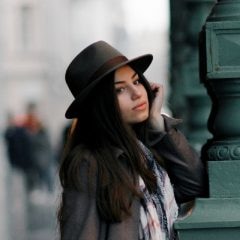 Анна Есик