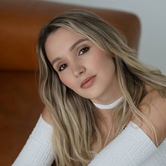 Ангелина Сухарникова