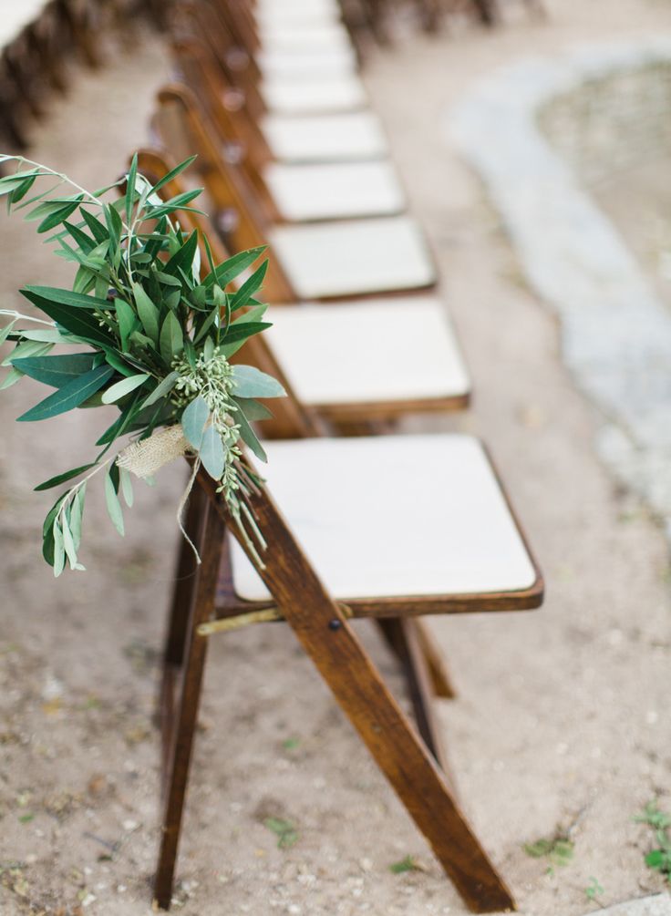 Проблема — решение: стулья на свадьбе