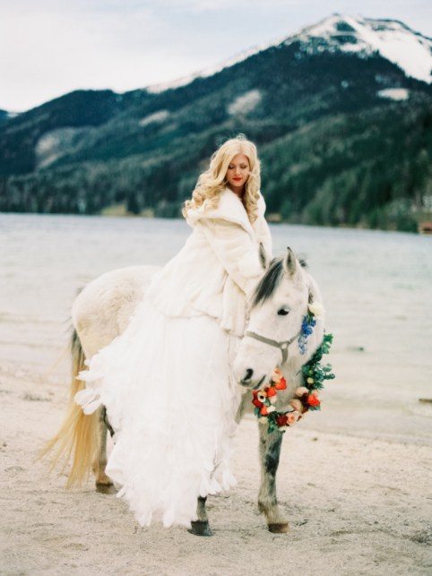 Зимние невесты: 22 незабываемых образа для вдохновения
