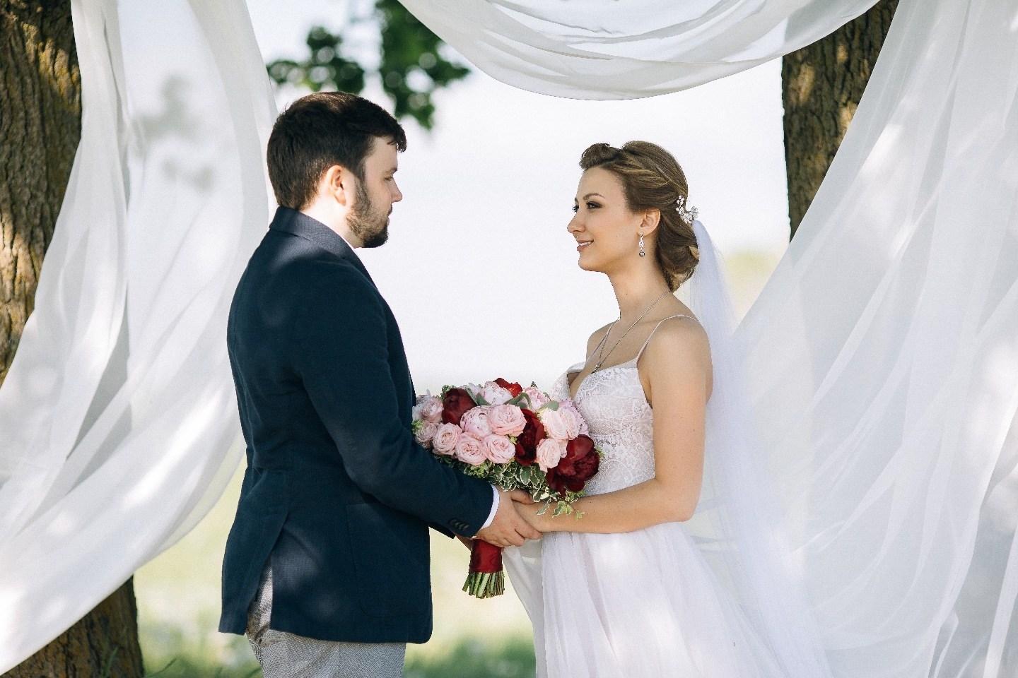 Счастье быть семьей: летняя свадебная love-story