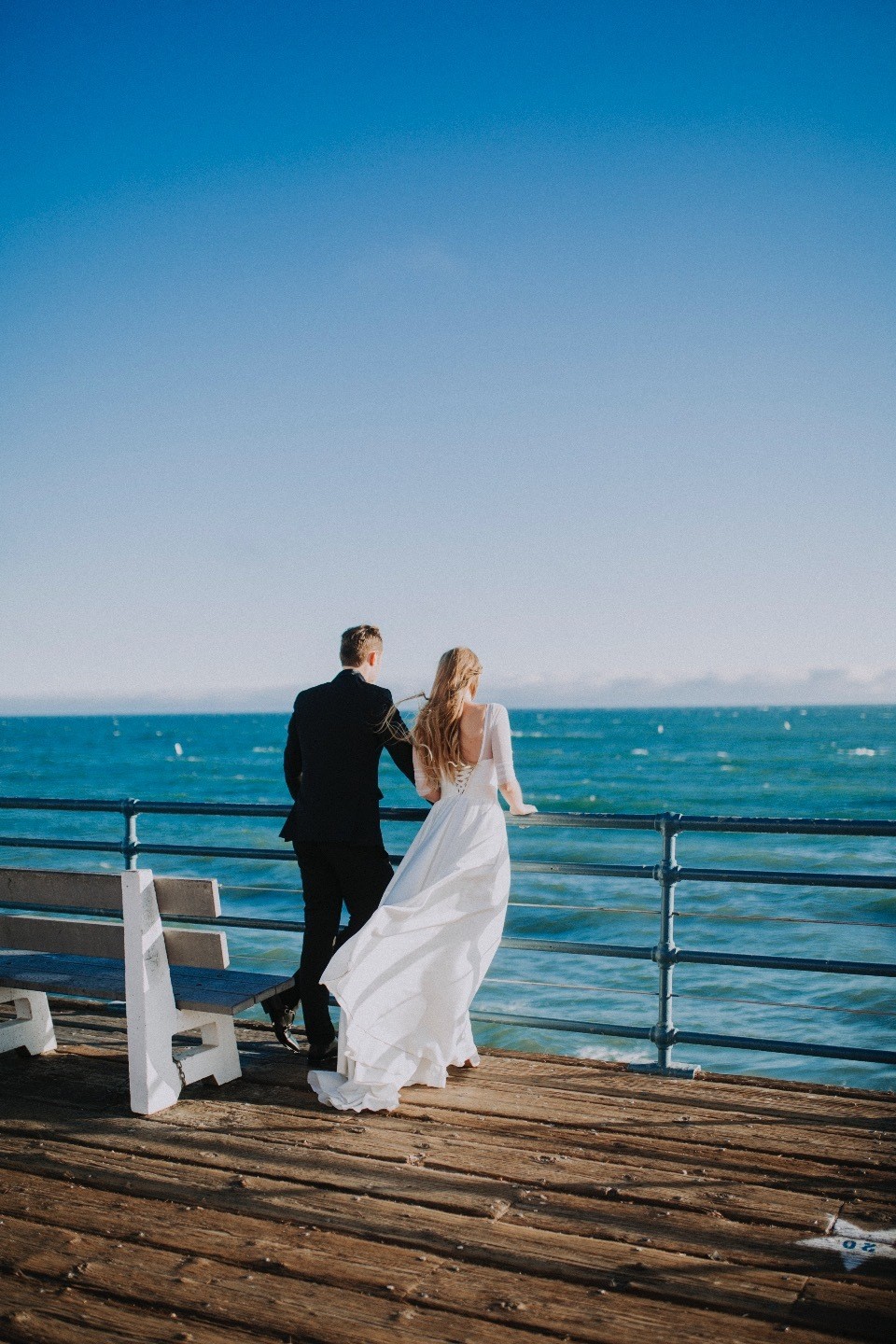 Свадьба в Санта-Монике в «морской» стилистике