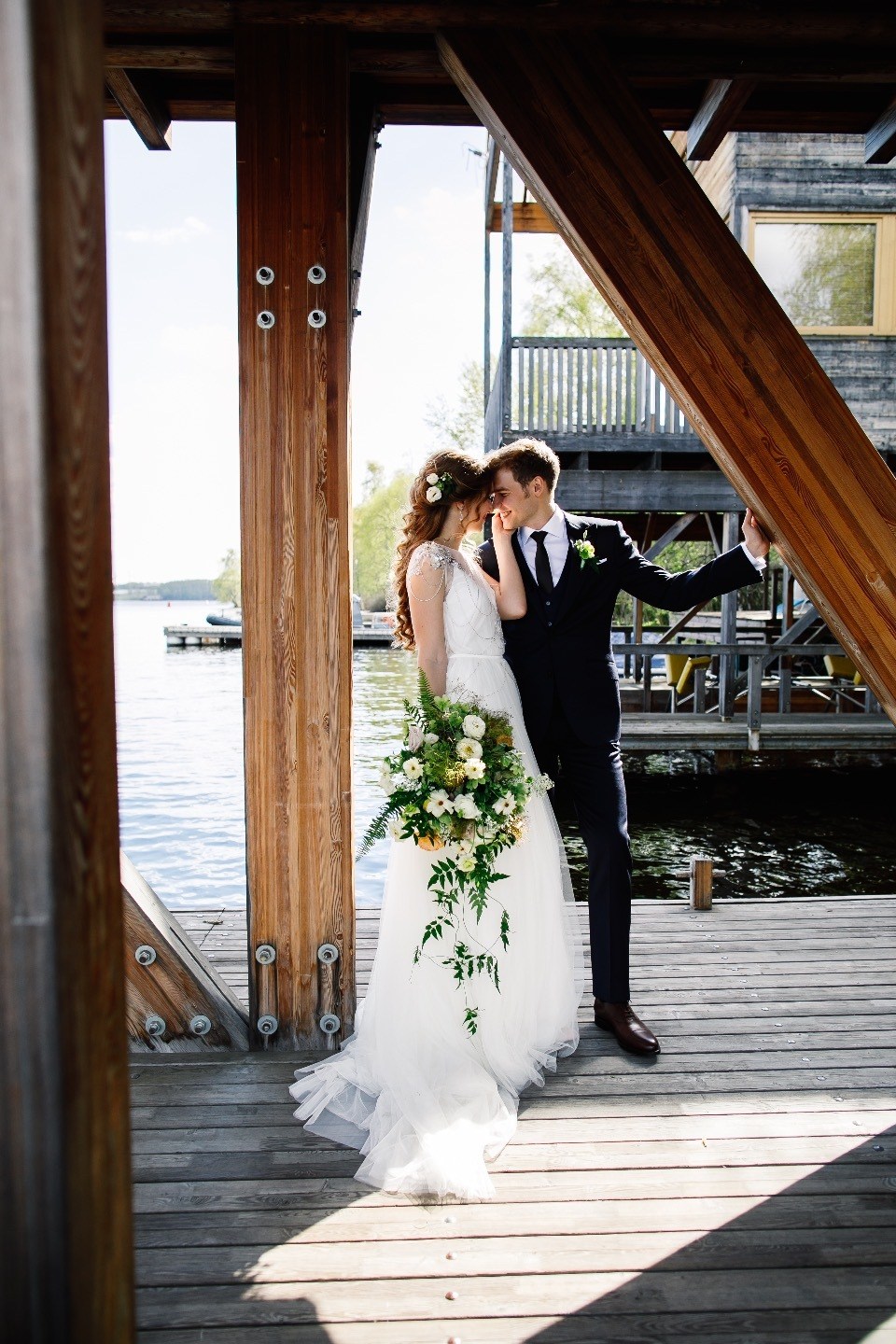 Когда расцветают чувства: майская свадьба в яхт-клубе