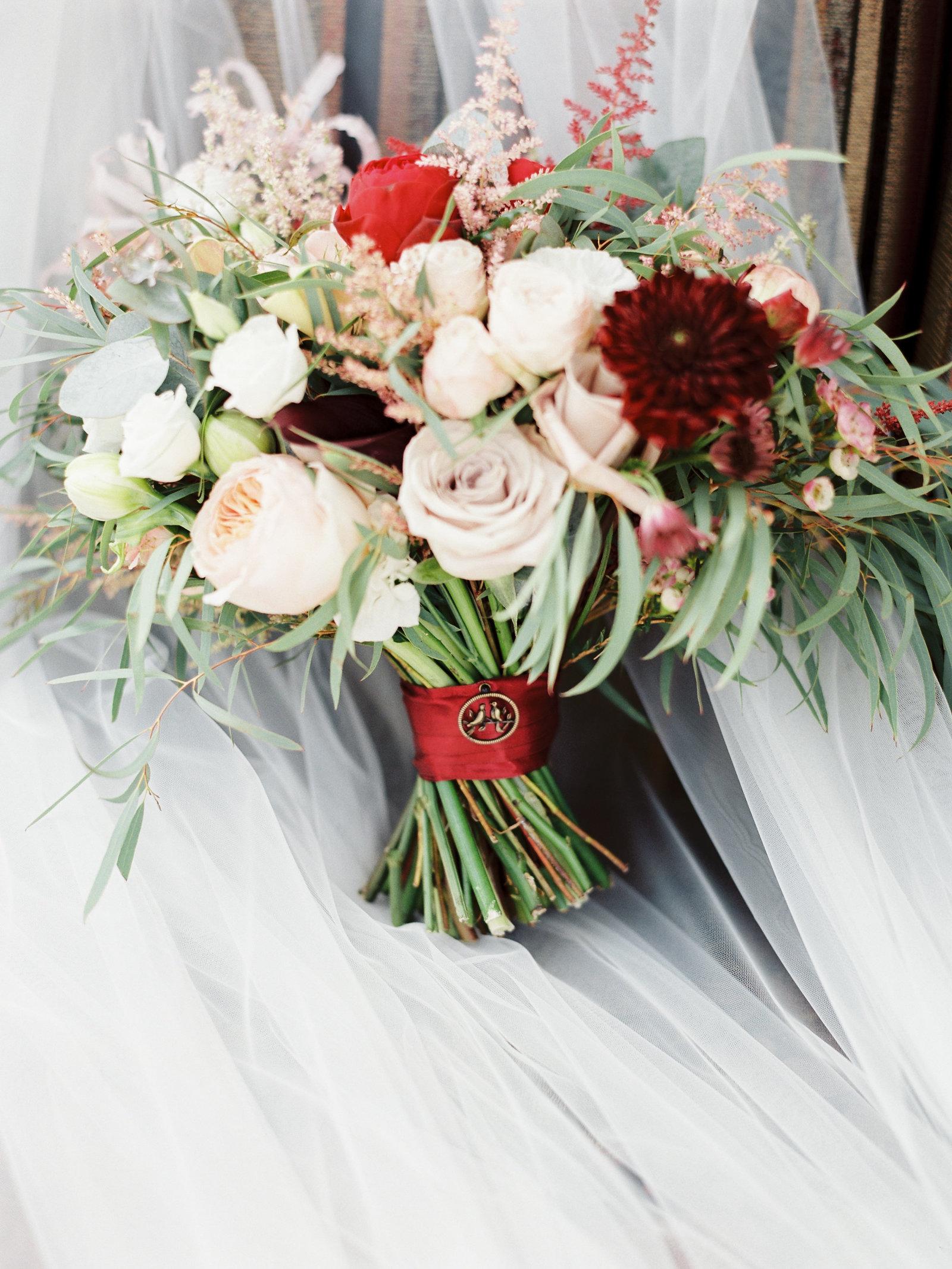 Утонченная элегантность: свадьба в цвете марсала