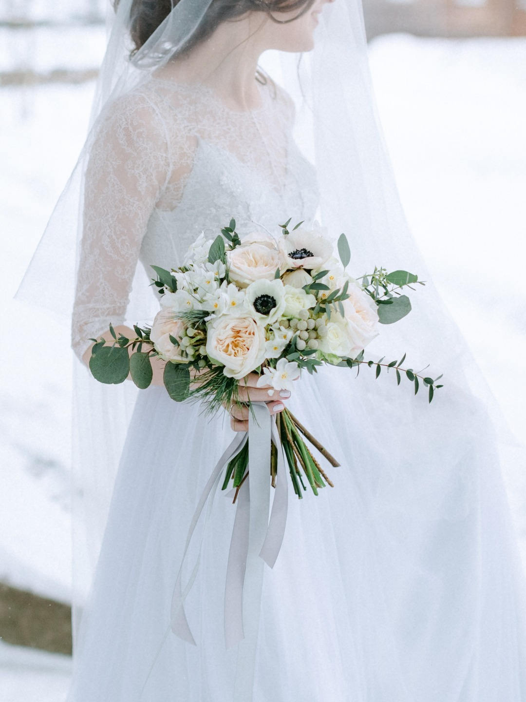 Снежная нежность: уютная зимняя свадьба
