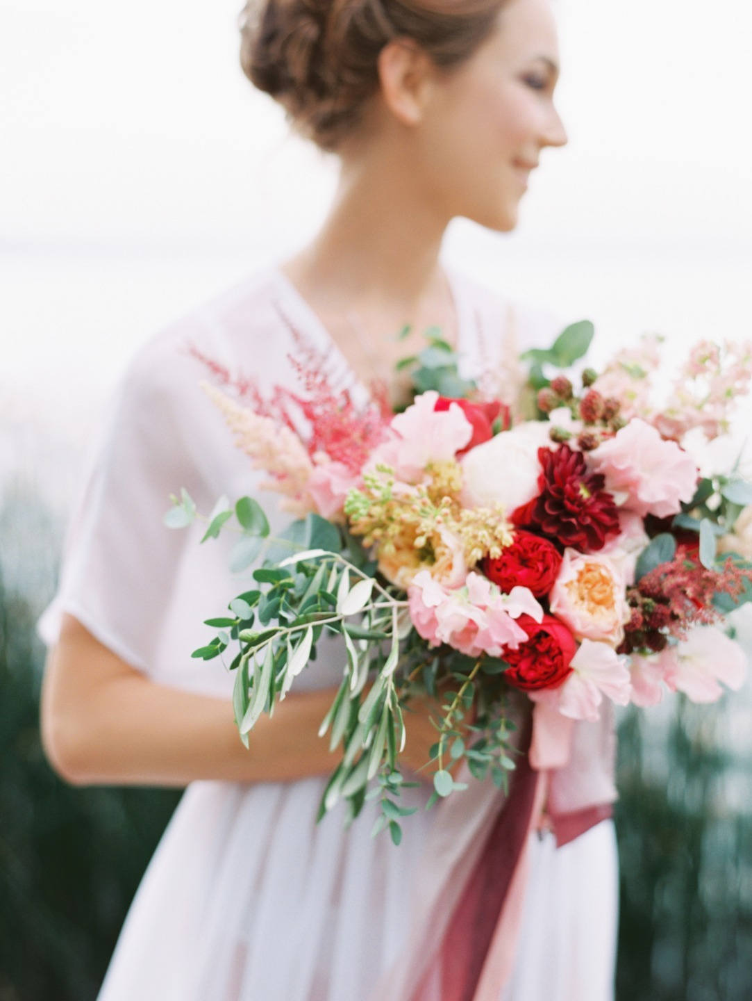 Романтика и нежность: свадьба в ягодной палитре
