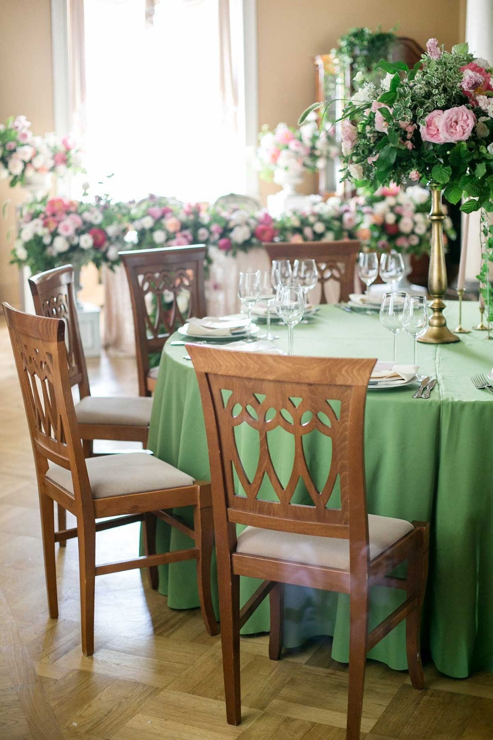 Романтичная классика: свадьба в садовой стилистике