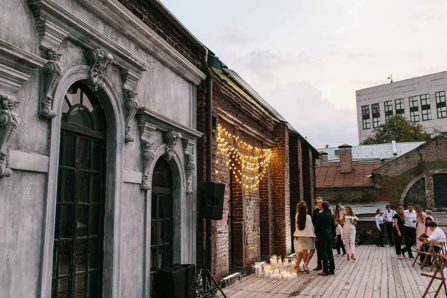 Loft Wedding: атмосферная свадьба с вечерней церемонией
