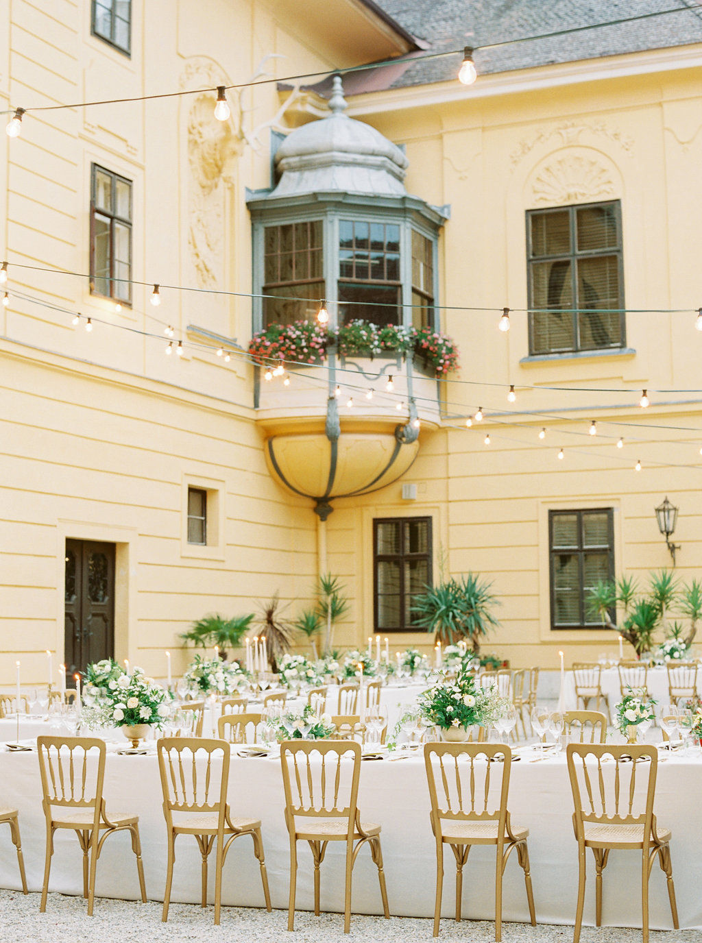 Элегантность и гармония с природой: свадьба в австрийском дворце