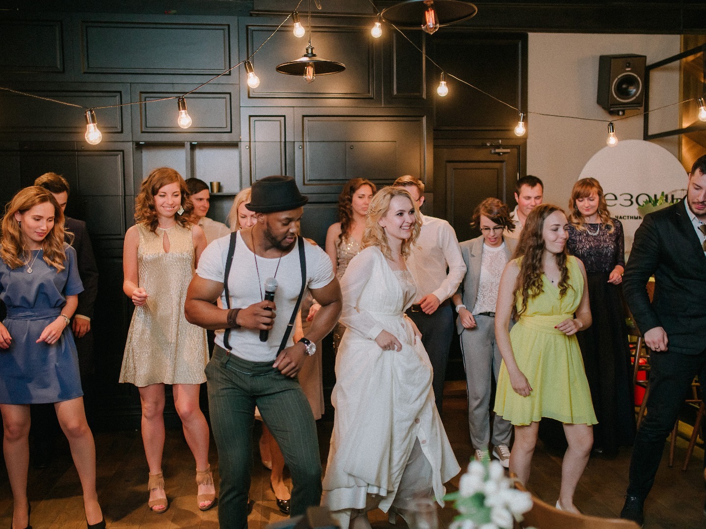 Из Петербурга с любовью: камерная свадьба в баре