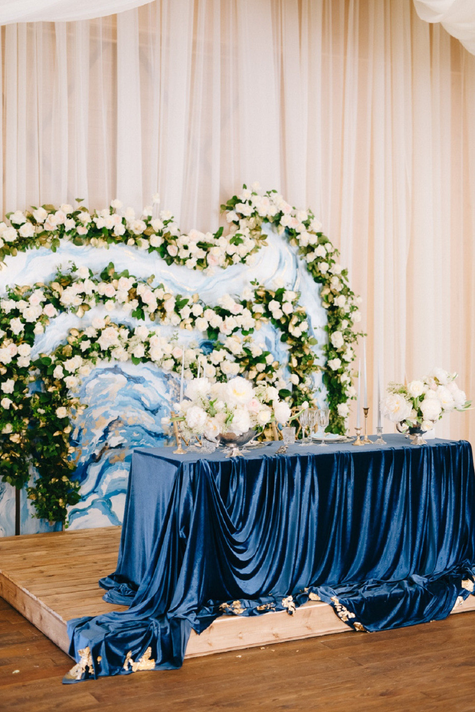 Вдохновение в синей гамме: свадьба в стиле “романтика”