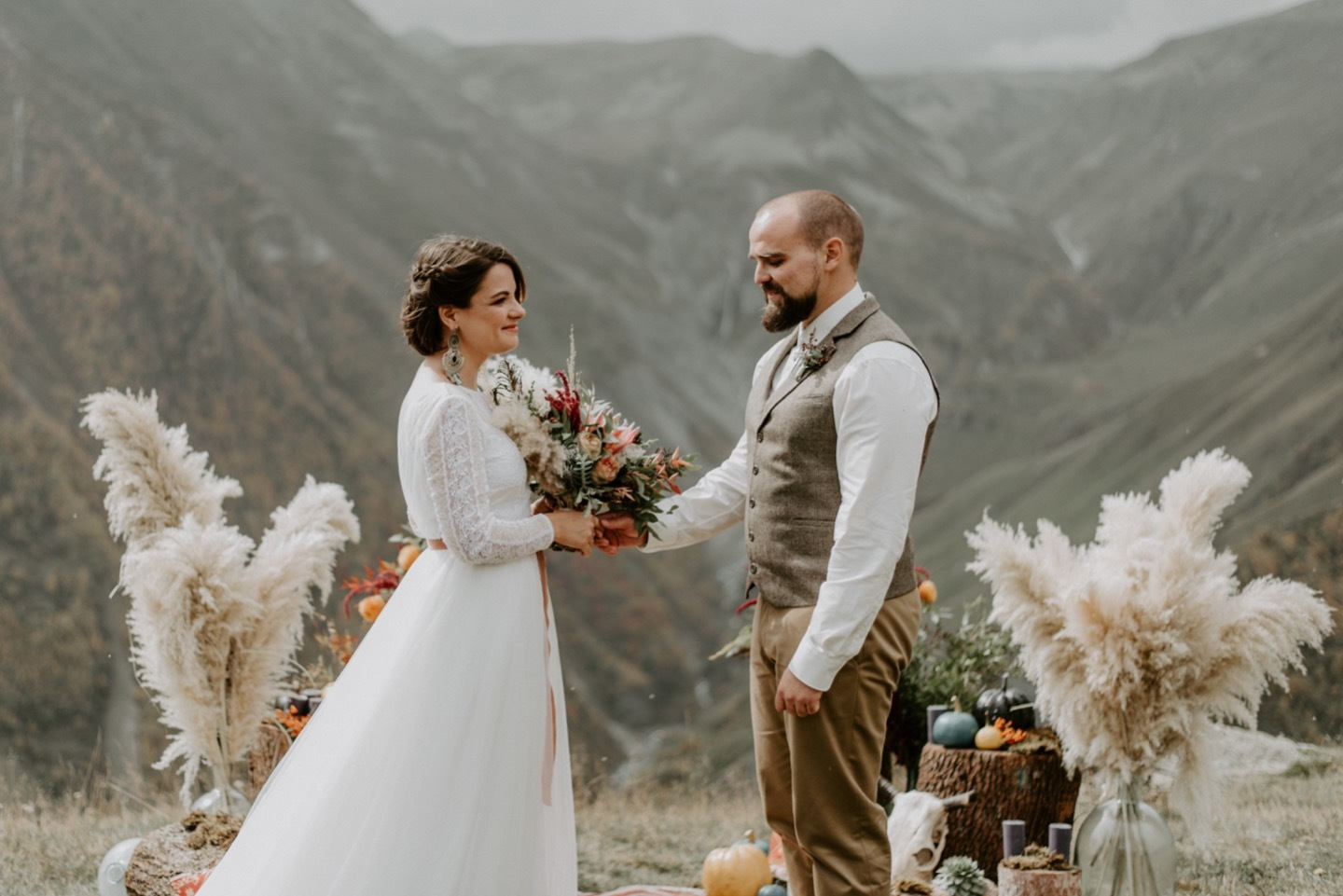 Камерная бохо-свадьба в Казбеги
