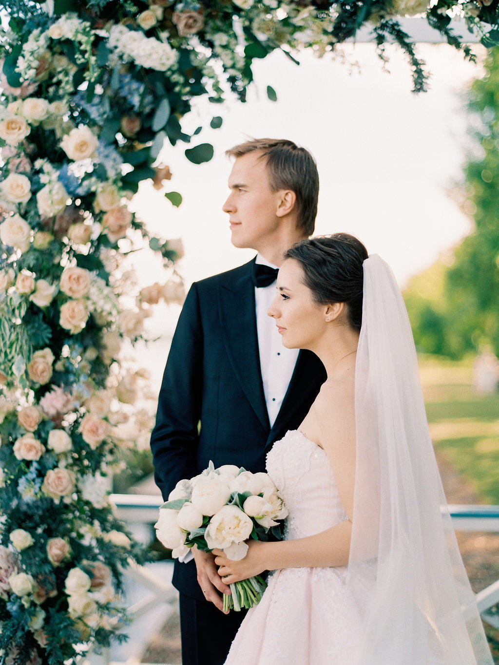 Нежная классика: свадьба в небесно-голубой палитре