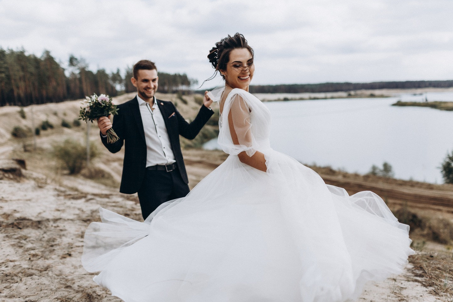 Тамада: Однажды на свадьбе застала невесту с парнем в туалете / Україна / ЖЖ інфо