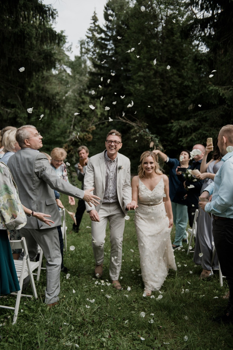 Botanic: семейная уютная свадьба в лесной даче