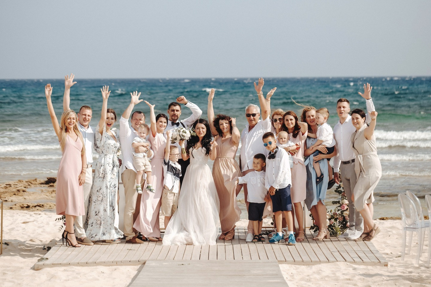 Minimalism: камерная и романтическая свадьба на Кипре