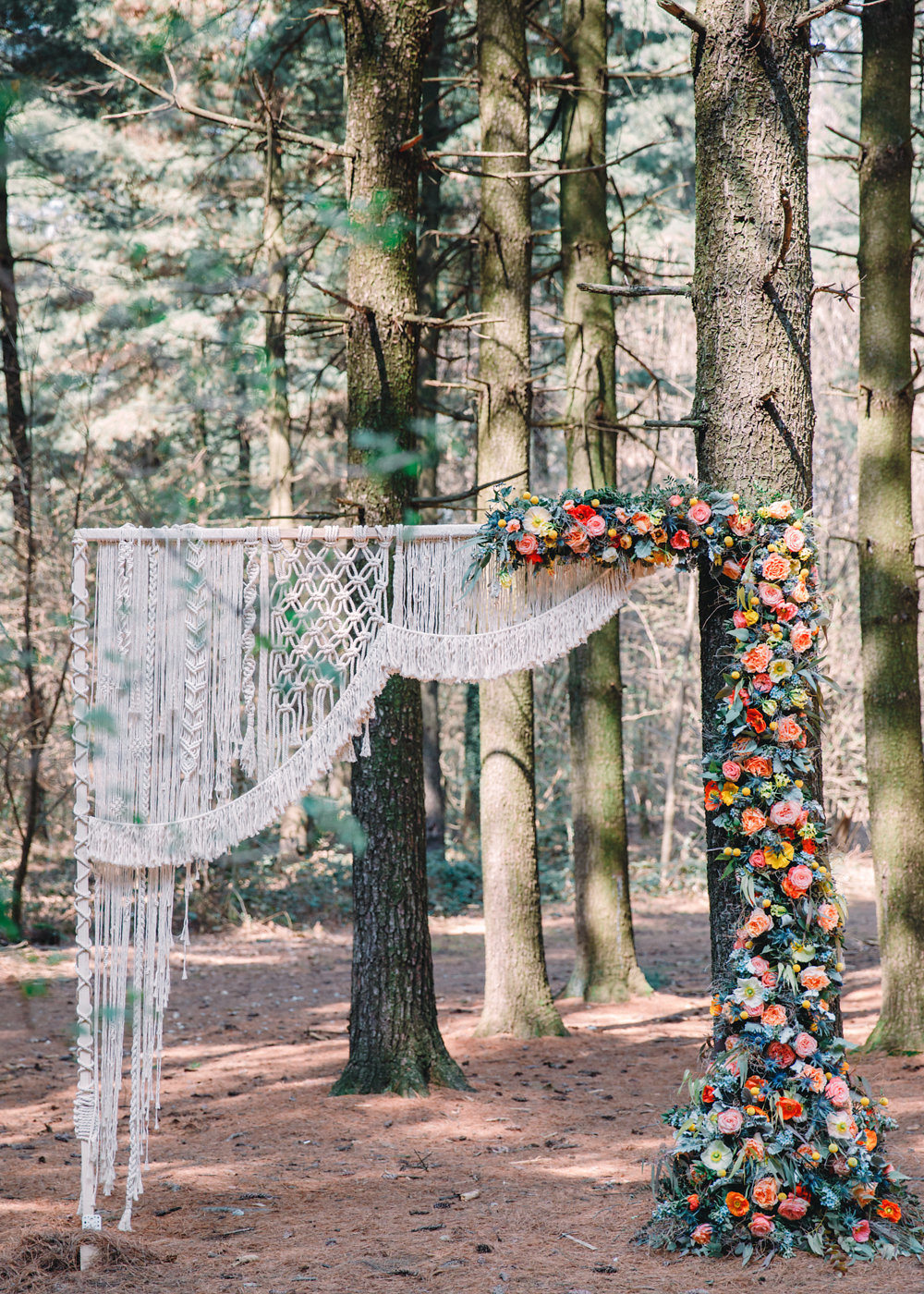 Цветы весеннего леса: стилизованная свадебная съёмка