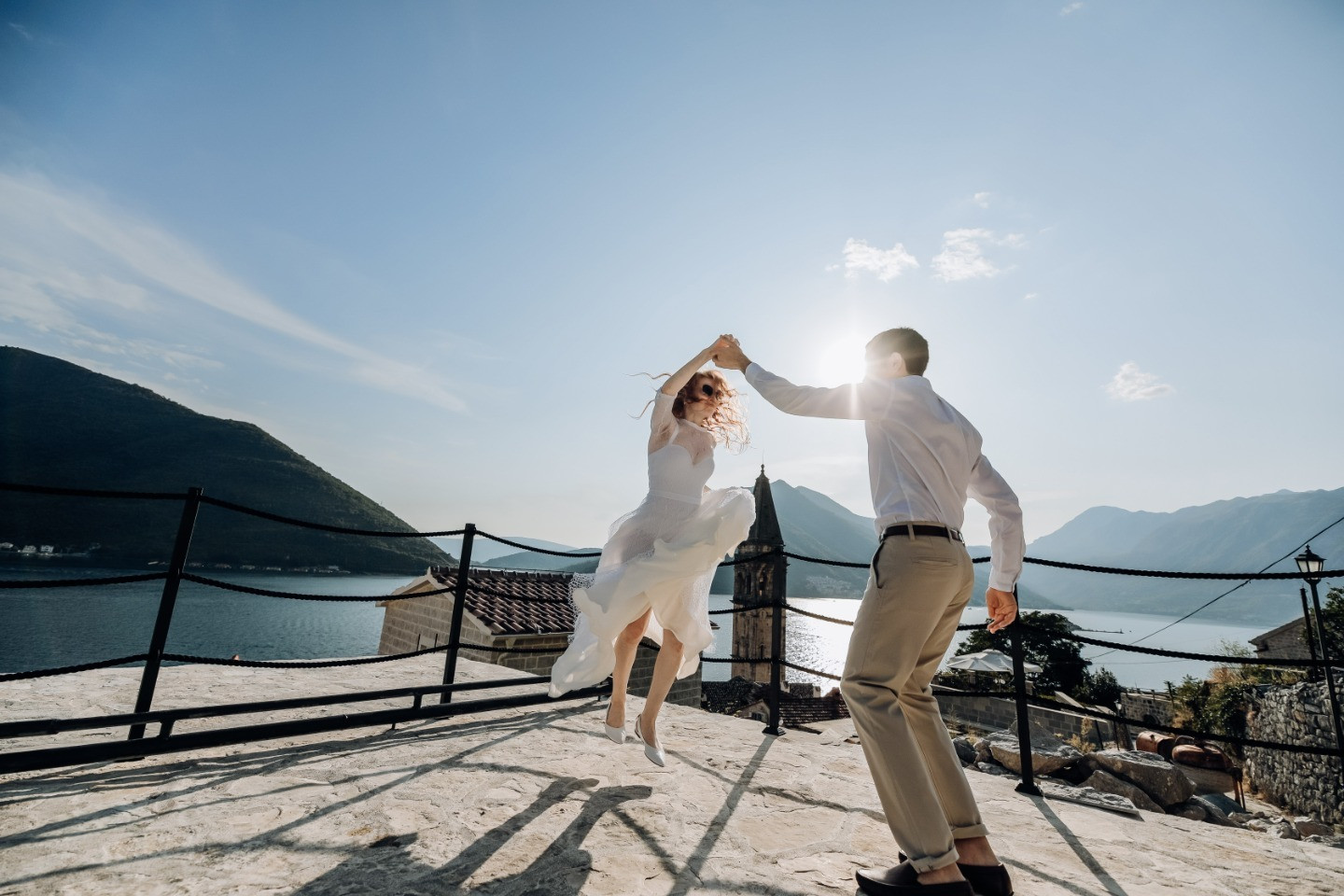 «Найдите нас среди оливковых деревьев»: уютная свадьба в Черногории
