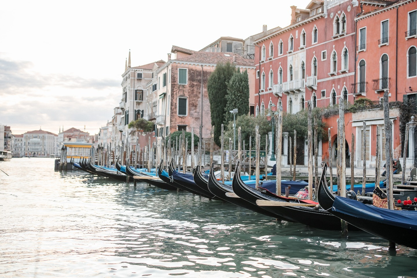 Венецианский современный шик: яркая свадьба в Италии