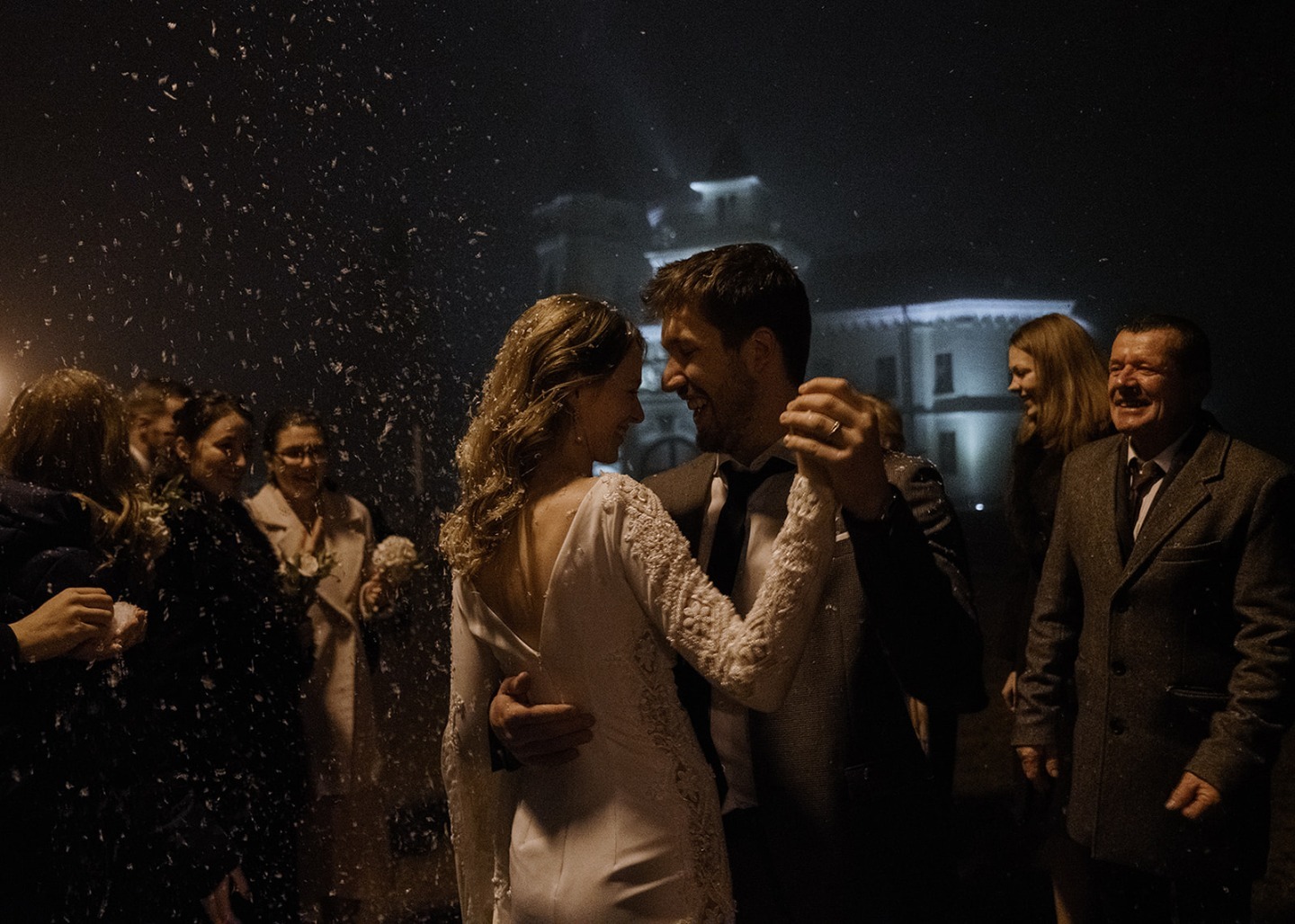 Волшебный зимний вечер: элегантная свадьба в замке
