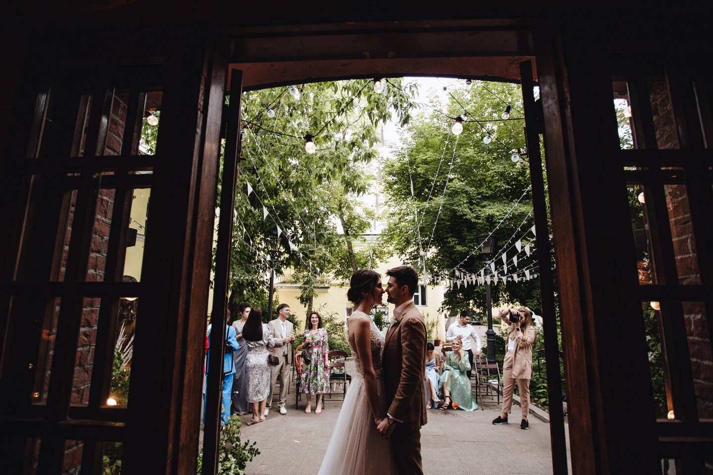 «Живи, любя»: эко-свадьба во дворике Roden