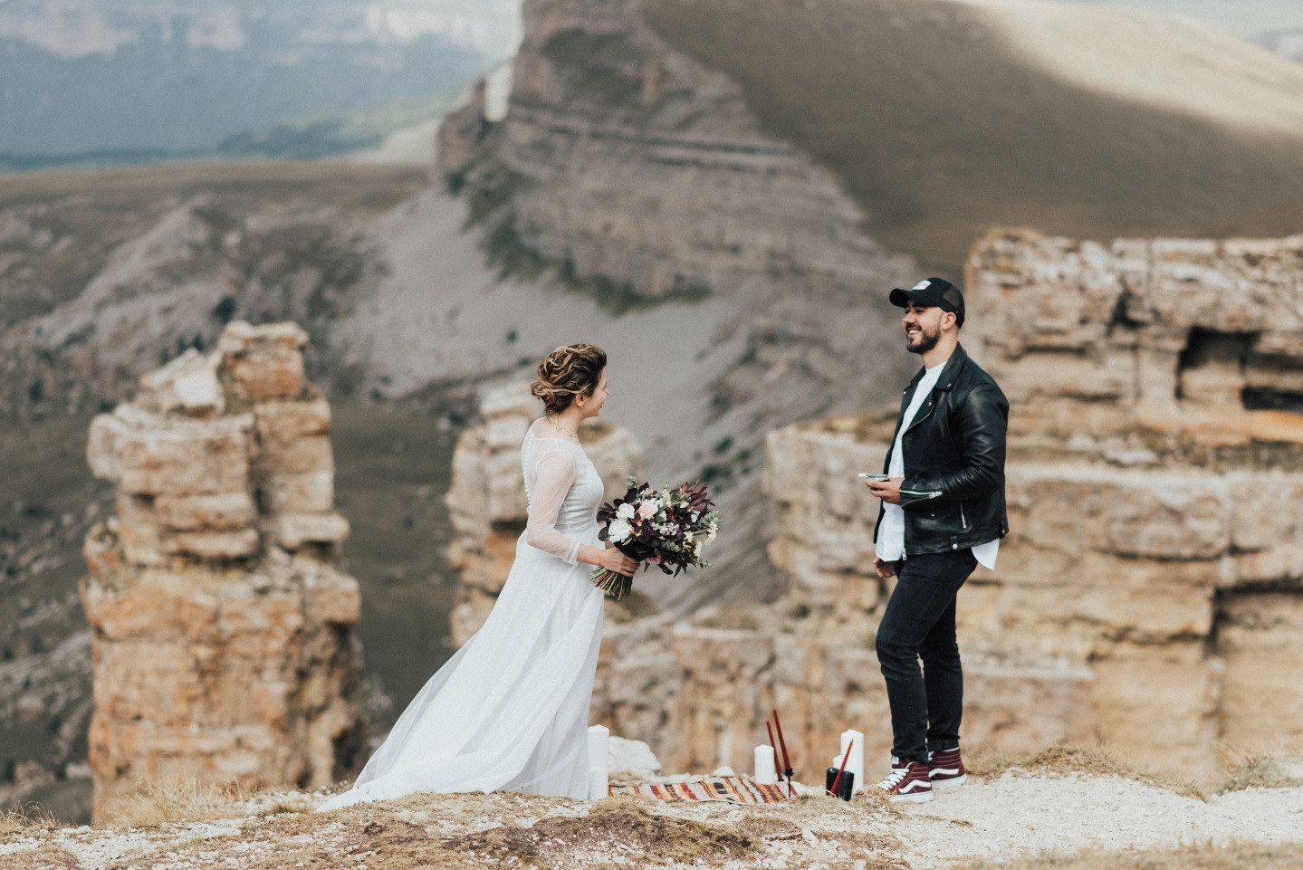 Nobody lies today: стилизованная фотосессия-свадьба в горах