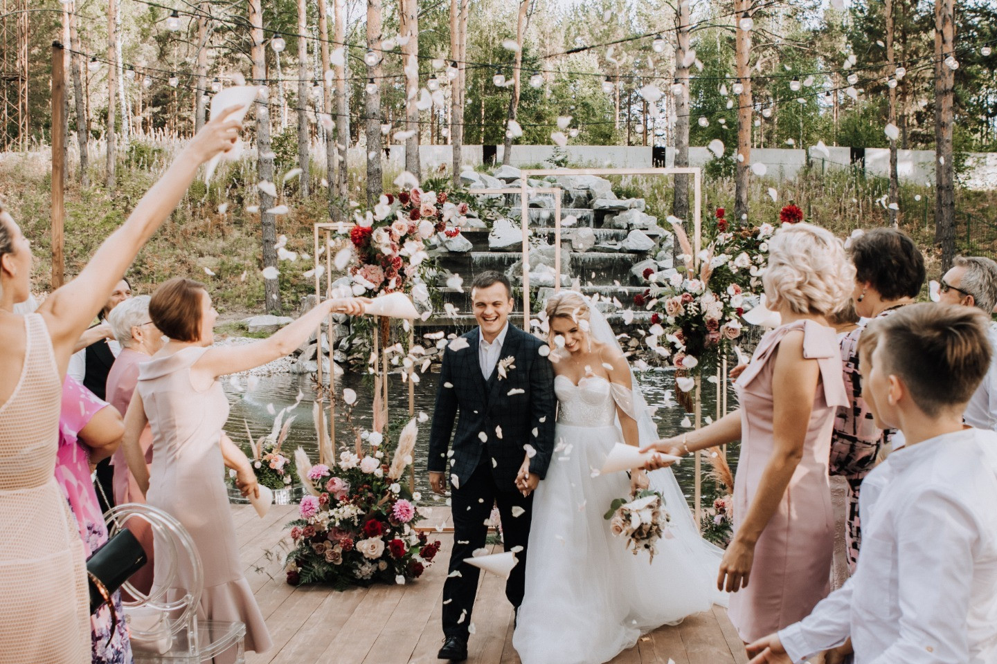 Romantic party: свадьба за городом у водопада - Weddywood