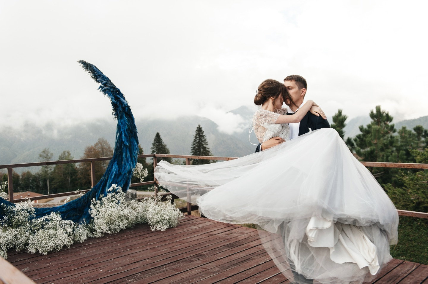 Космос внутри нас: тематическая свадьба в горах