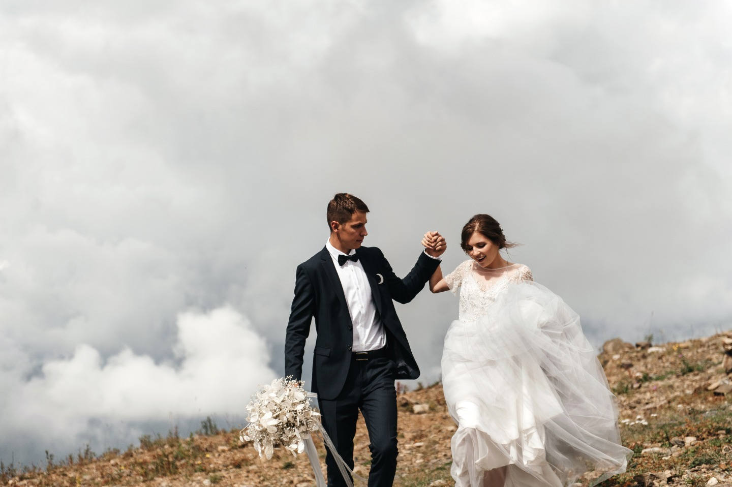 Космос внутри нас: тематическая свадьба в горах