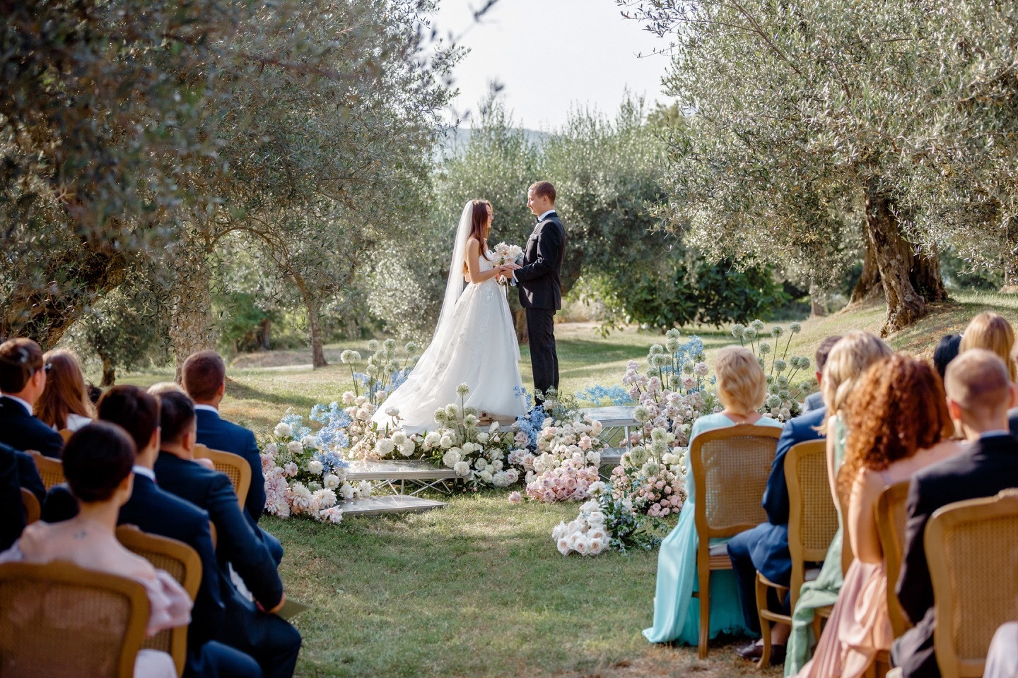 Под одним небом Италии: свадьба в Borgo Bastia Creti