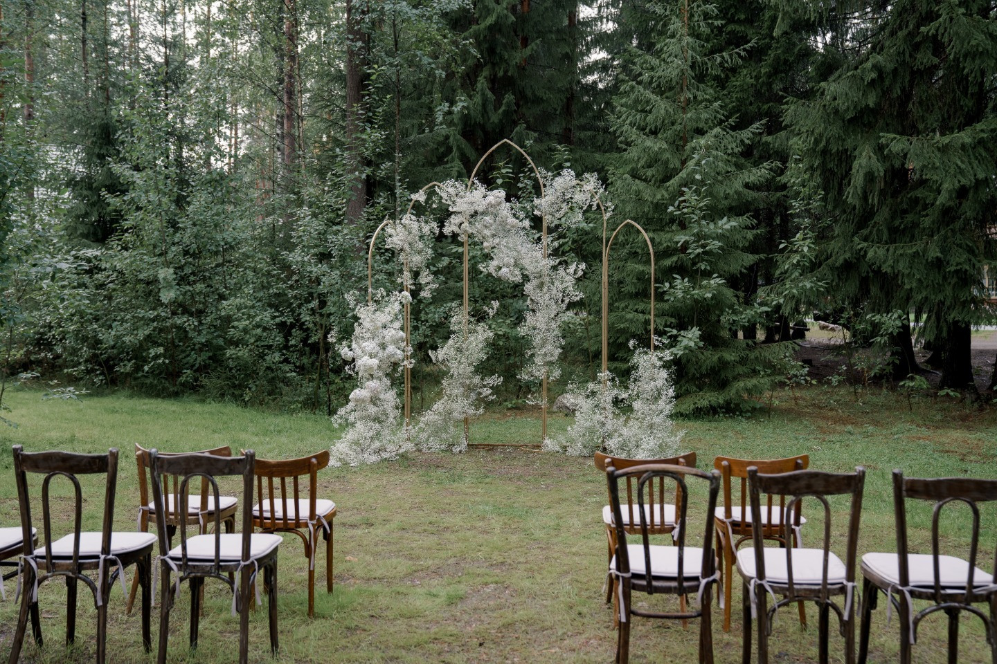 В стиле русской сказки: уютная свадьба в загородном клубе