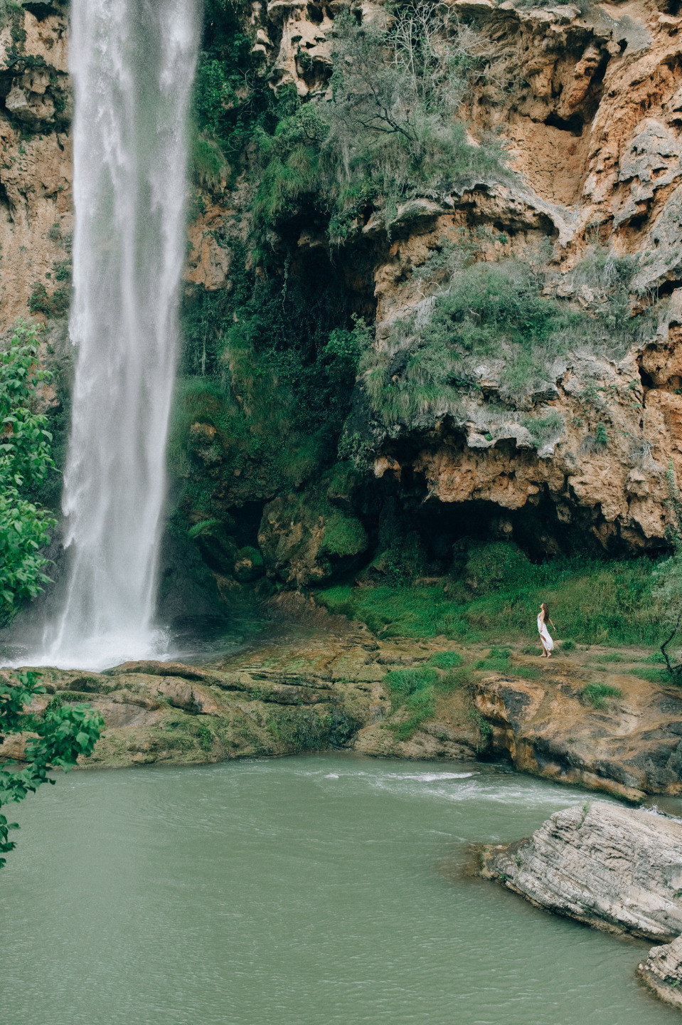 Waterfall: стилизованная фотосессия у водопада