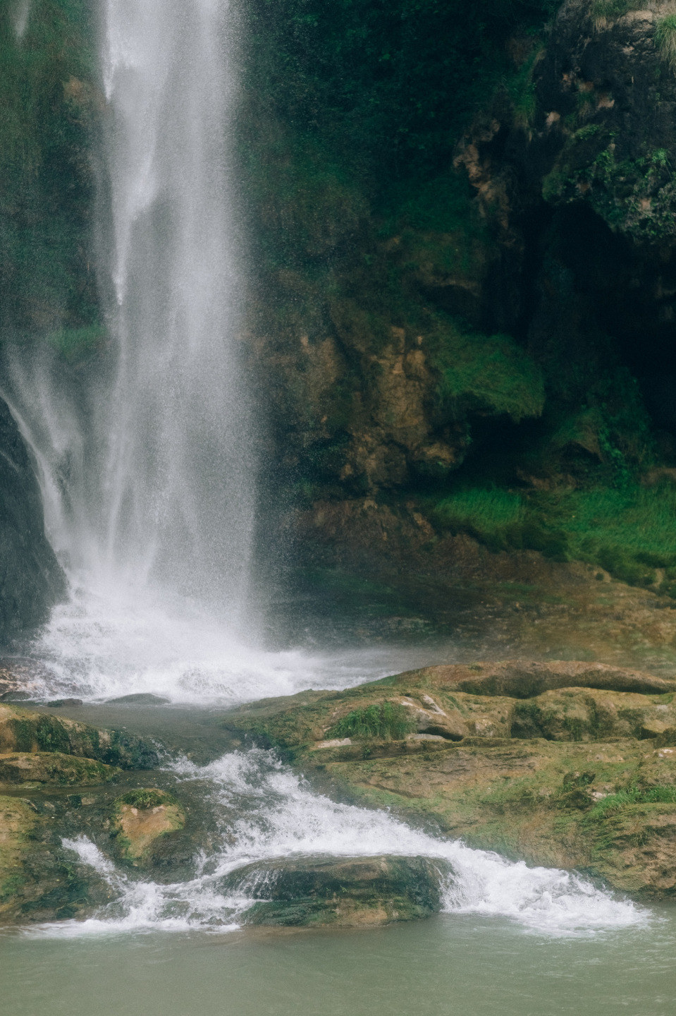 Waterfall: стилизованная фотосессия у водопада