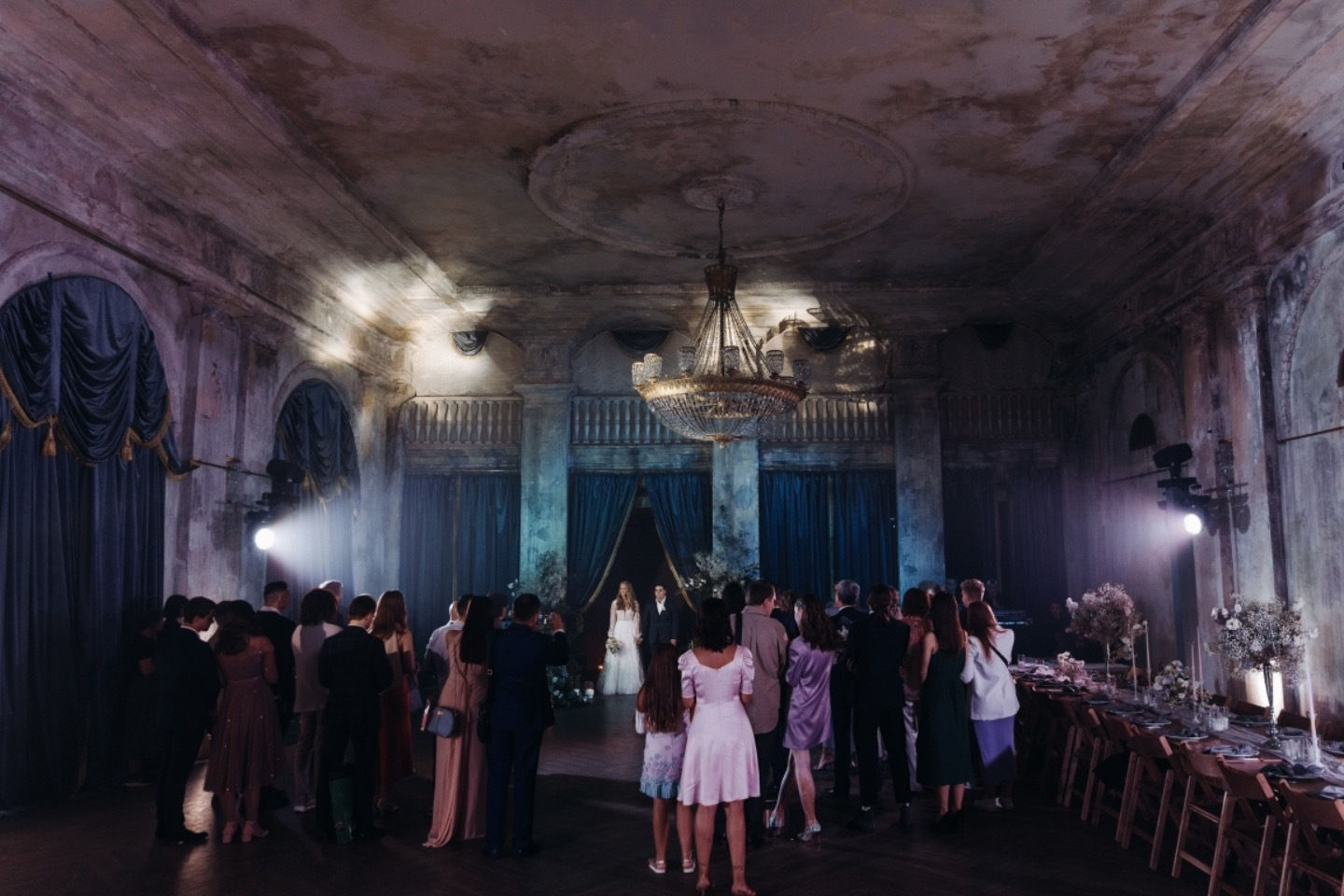 Романтично-готический шик: необычная свадьба в особняке