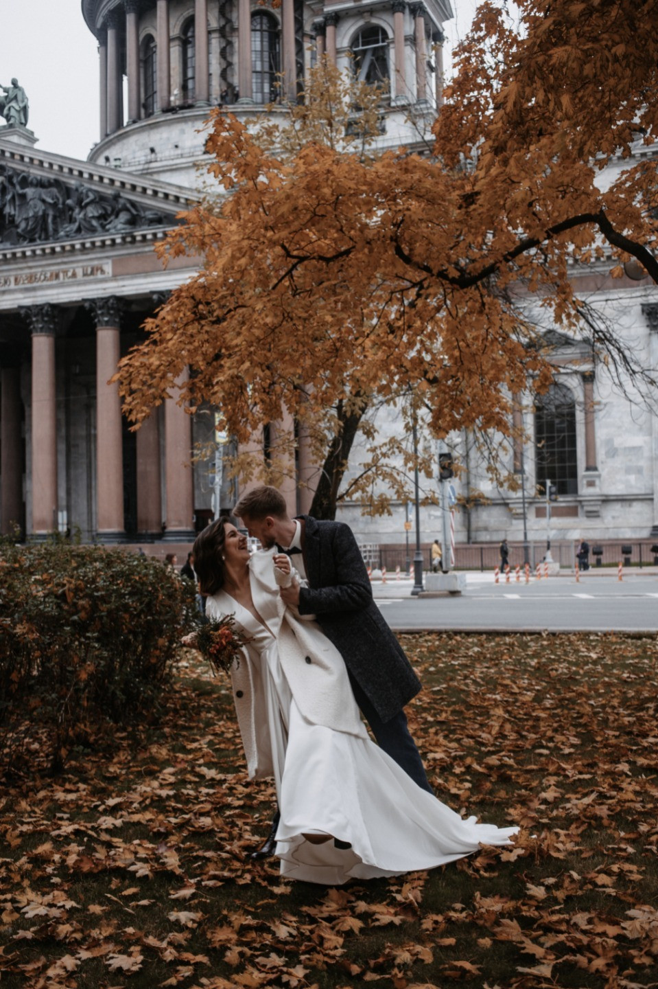 Golden autumn: камерная элегантная свадьба