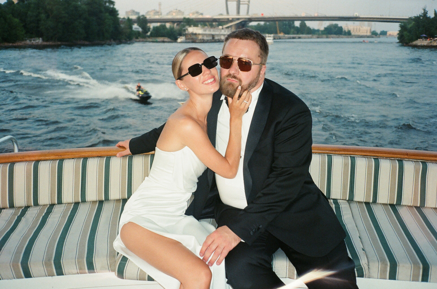 В стиле Джеймса Бонда: элегантная свадьба на яхте