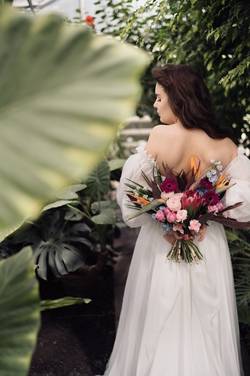 Love birds: тропическая свадьба за городом