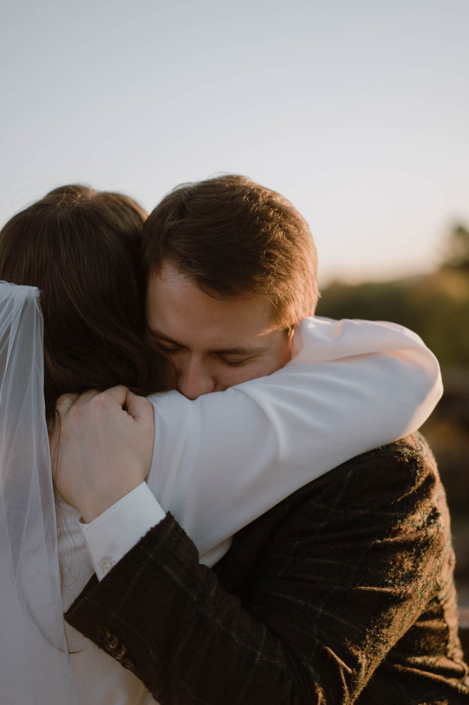 Как женятся миллениалы: уютная свадебная вечеринка