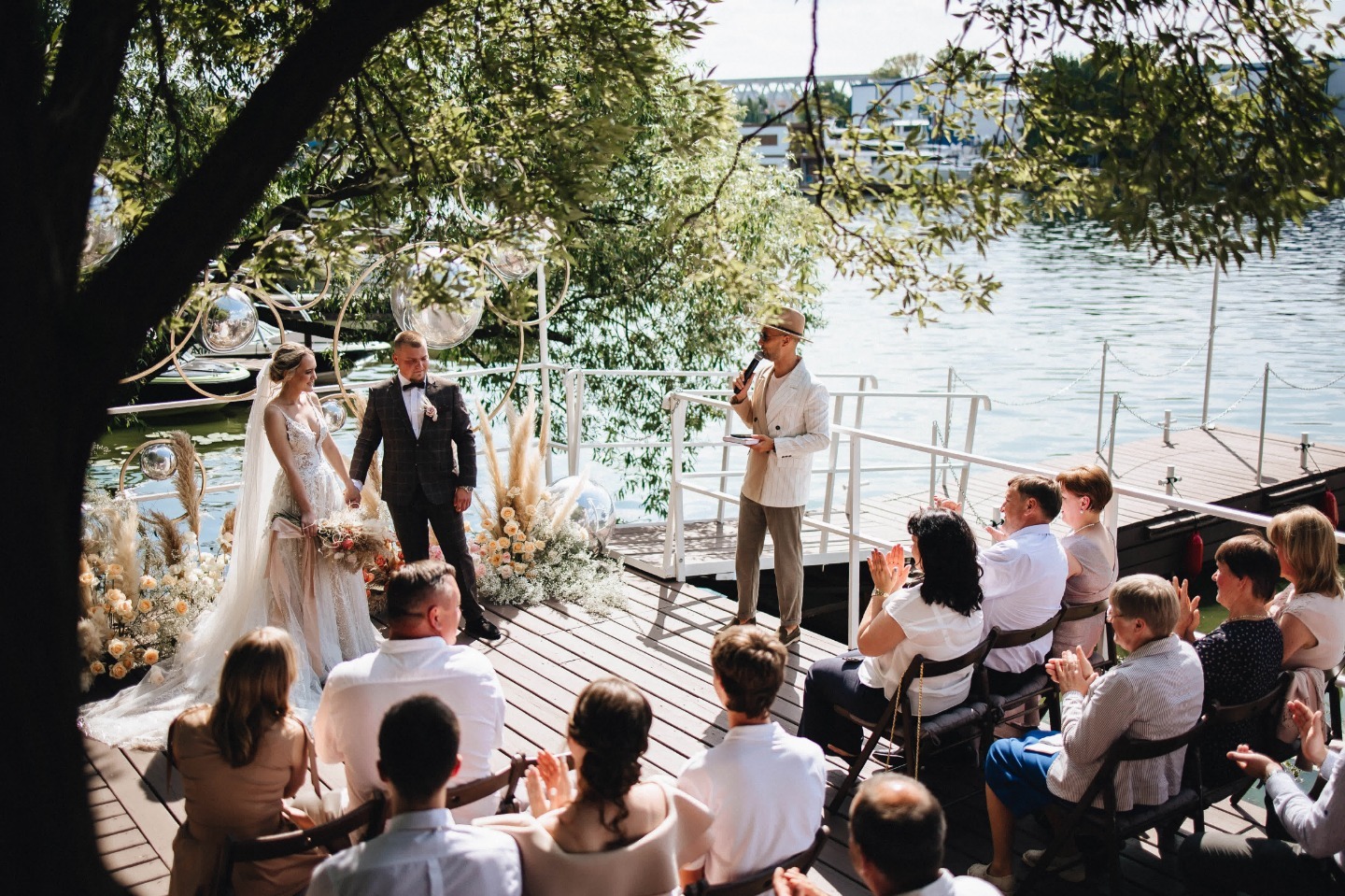 Романтичная свадьба в яхт-клубе