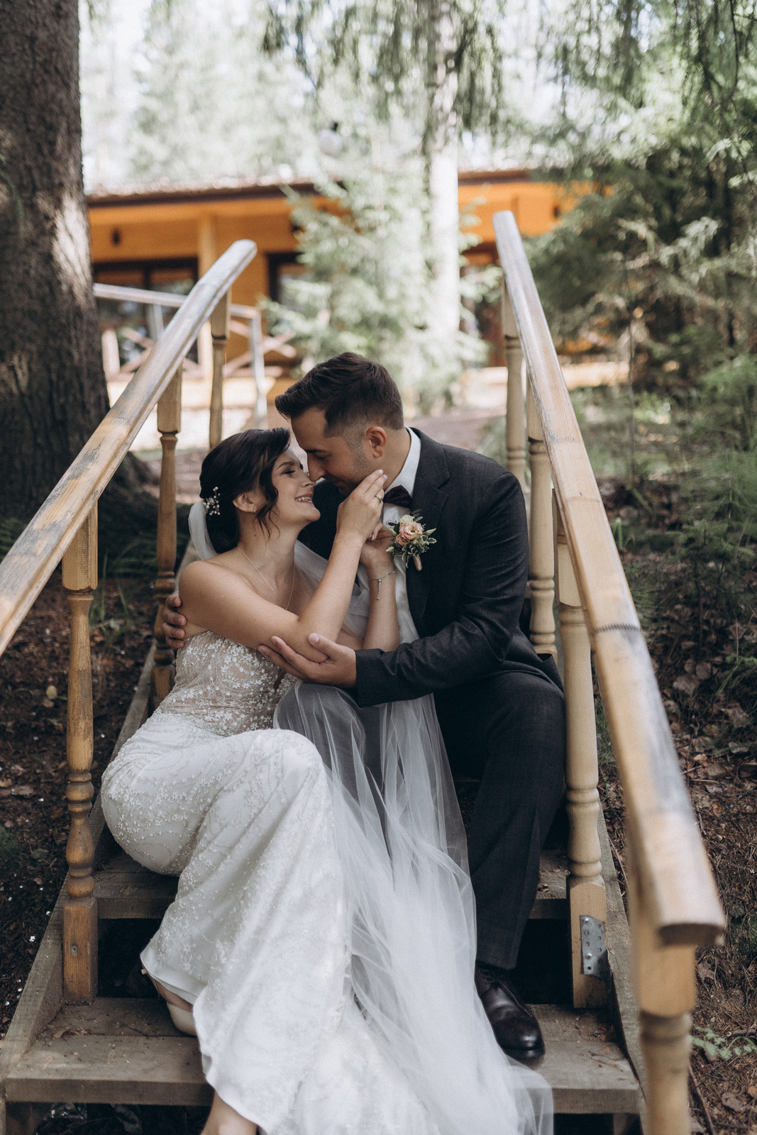 Пожениться и уехать в глэмпинг: свадьба у воды