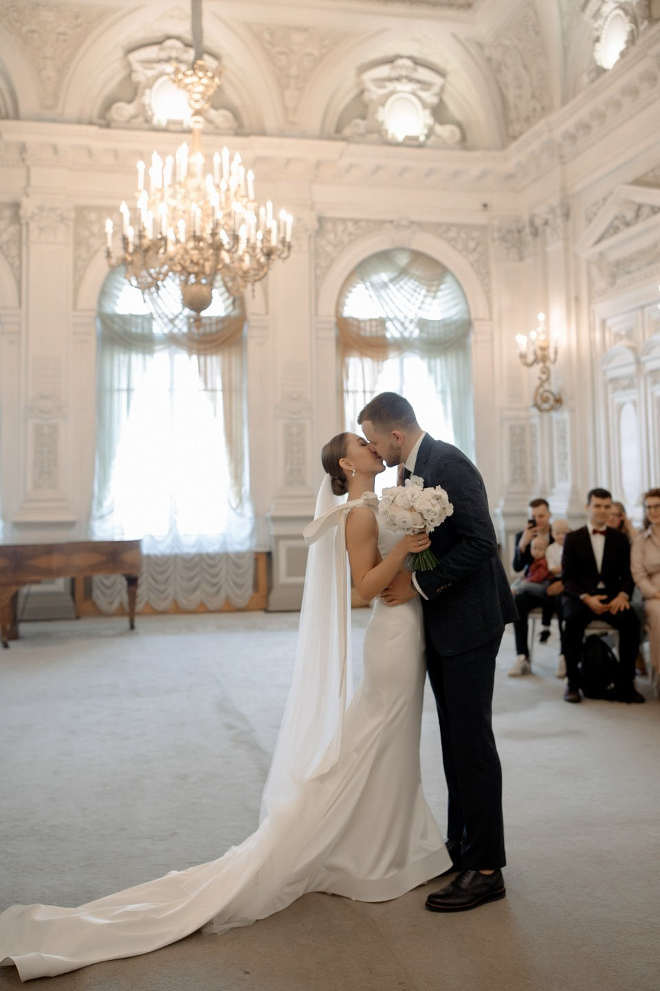 Элегантная камерная свадьба в центре Петербурга