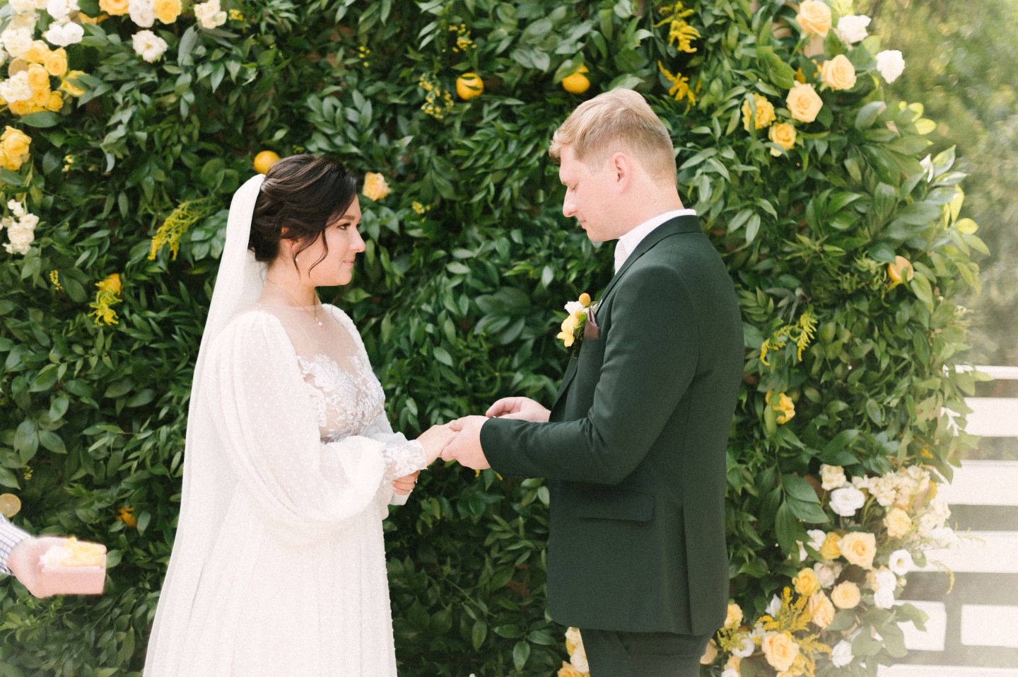 Солнце и любовь: летняя свадьба в желтой гамме
