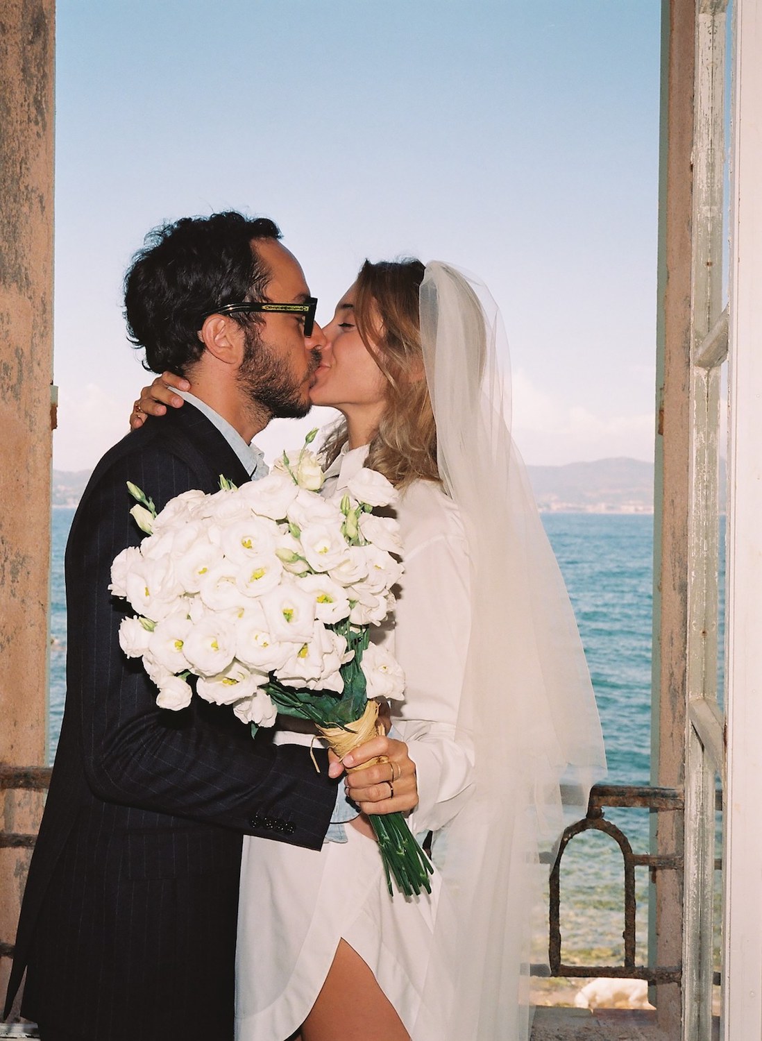Как выходят замуж француженки: 7 стильных историй