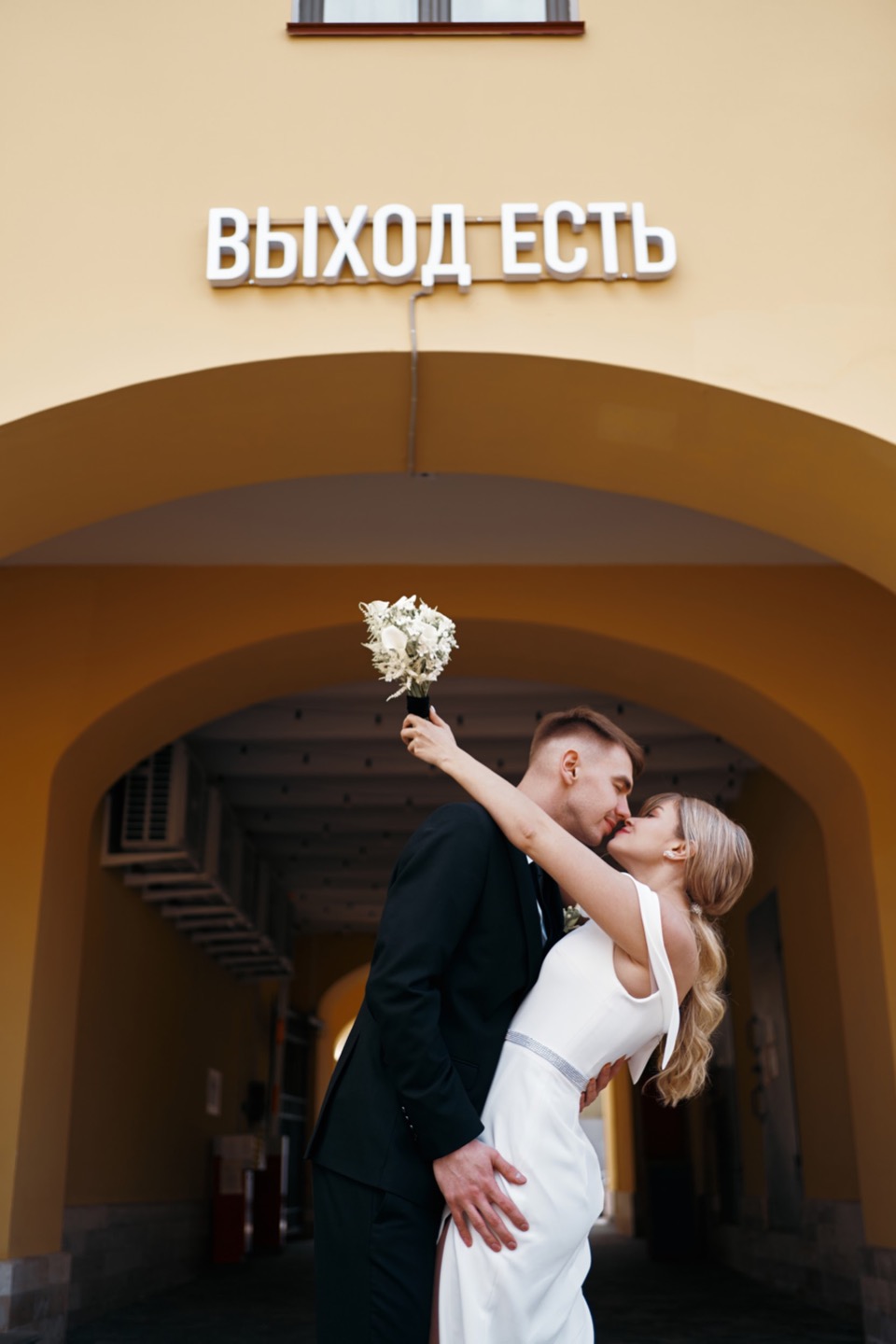 Стильный чёрный: свадьба в Петербурге