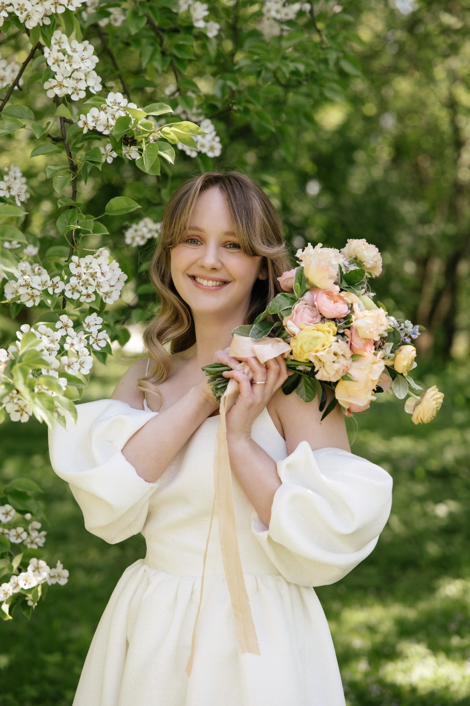 Как женятся интроверты: нежная свадьба в садовой стилистике